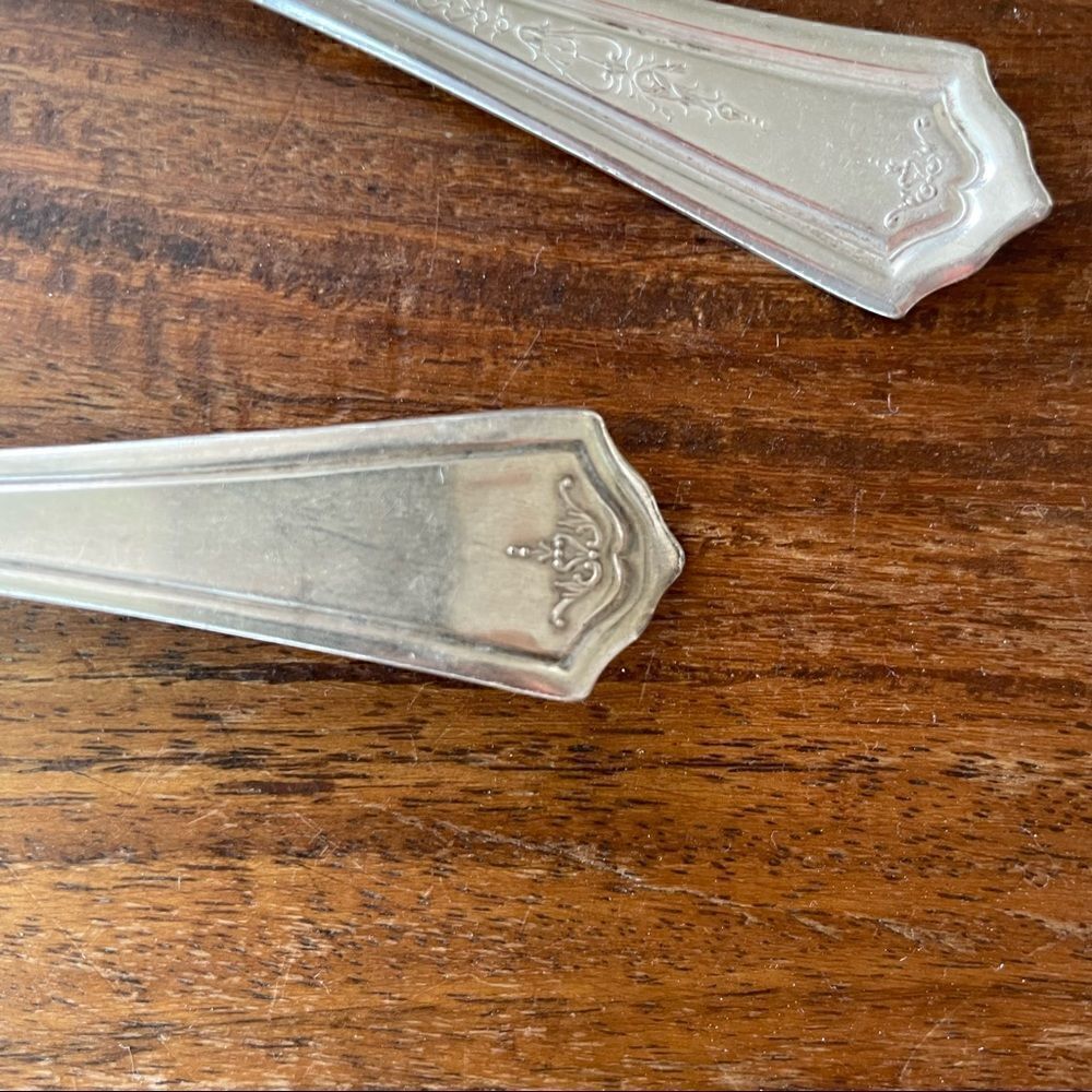 Set of 2 R & B A1 Dinner Silver Spoons, Manor Pattern - Picture 3 of 13